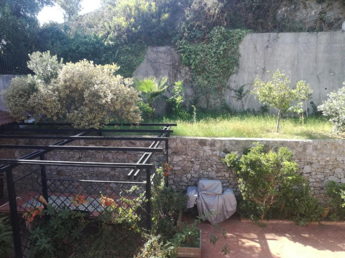 Villa Grande Messina Buitenkant foto